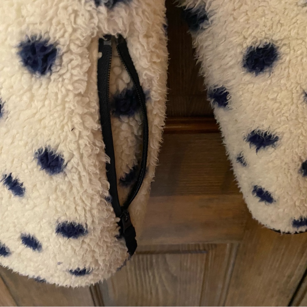 Polyester Jacket Great For The Spring. - image 2